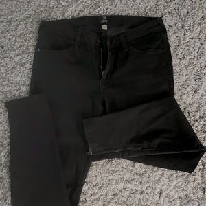 Women’s just black jeans.